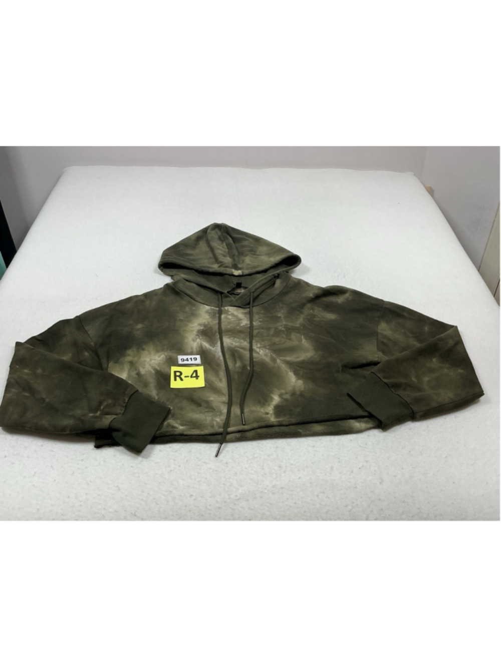 Womans Excellent Dance & Marvel Pullover Cropped Hoodie Large Green Camo
